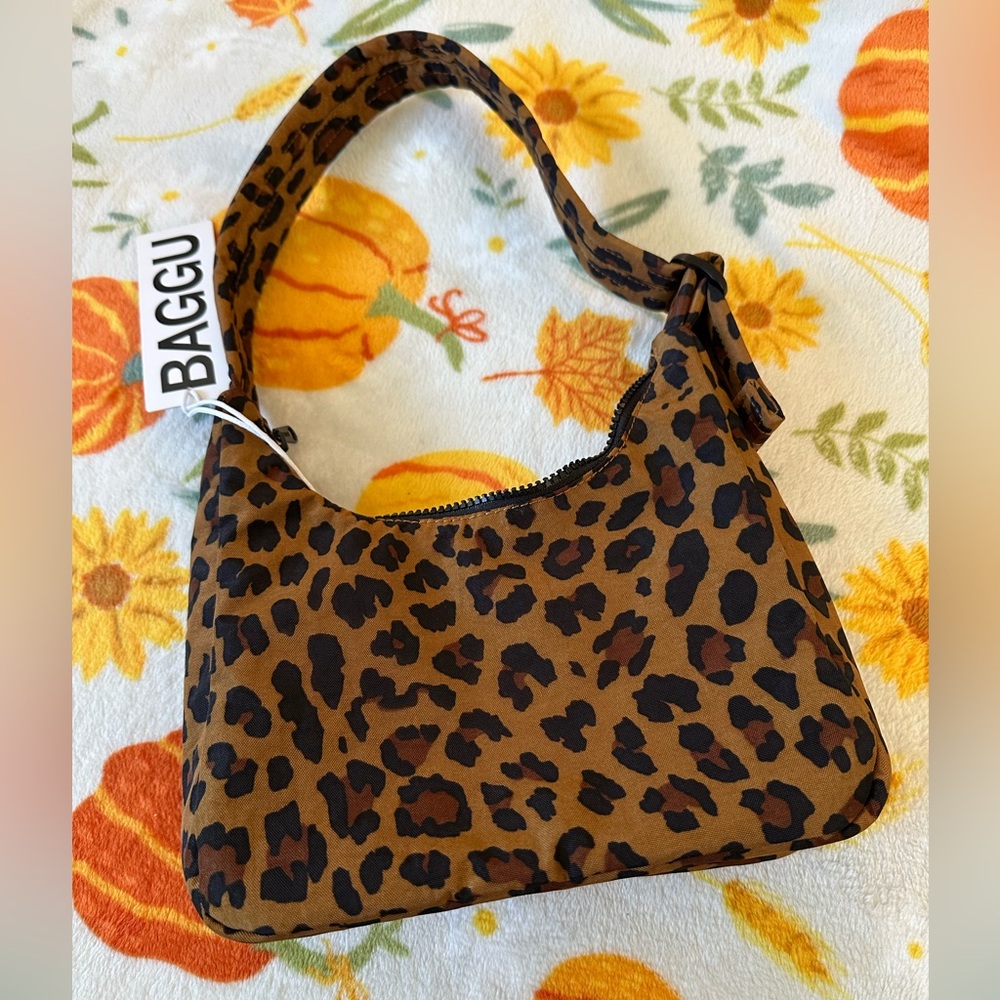 Baggu Mini Shoulder Bag in Leopard